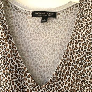 Banana Republic Leopard Merino Wool V Neck Pullover Sweater Large